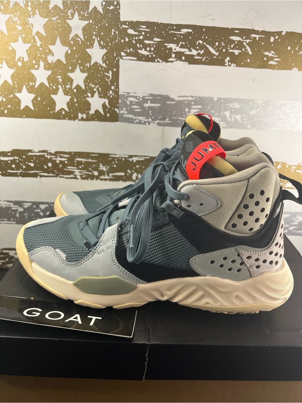 Jordan Delta Mid